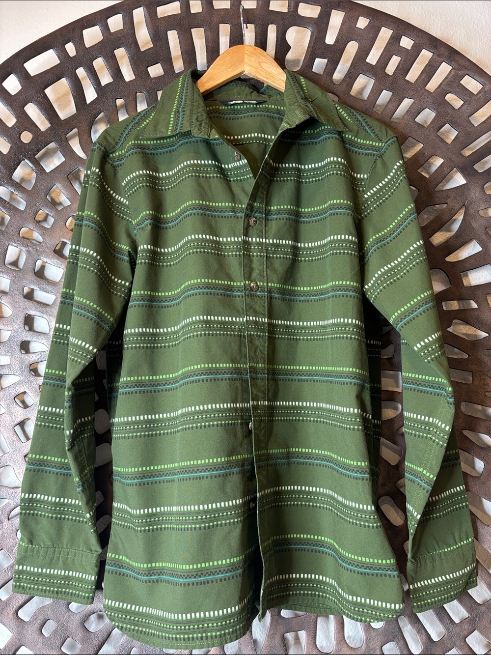 💚 The North Face Green Patterned Button Up Shirt Men's Medium Long Sleeve 💚